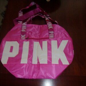 pink weekend bag New . Size: 19.5 x7.5 x10 inches Bright Pink